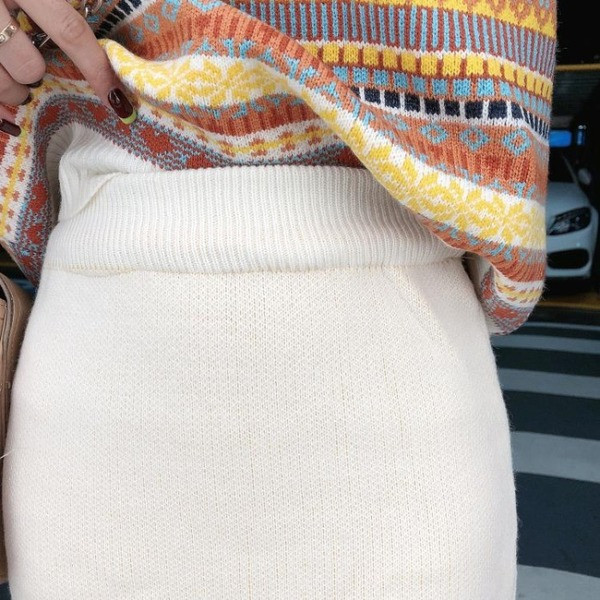 Set casual tricotat de pulover si fusta lunga