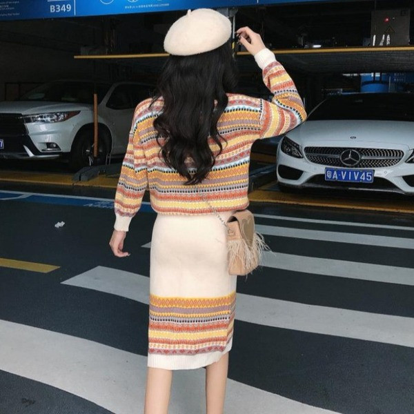 Set casual tricotat de pulover si fusta lunga