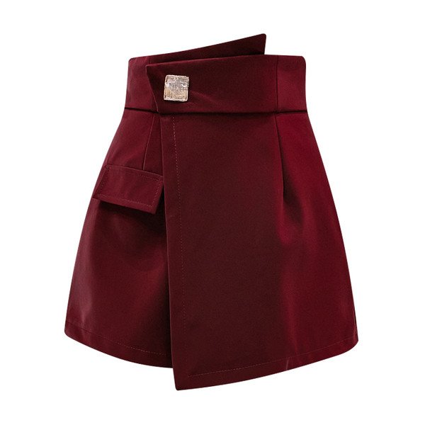 Pantaloni scurti moderni de dama cu talie inalta in negru, visiniu si bej