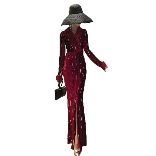 Rochie elegantă de damă, lungă, cu decolteu spitz și cu fantă în visiniu și negru