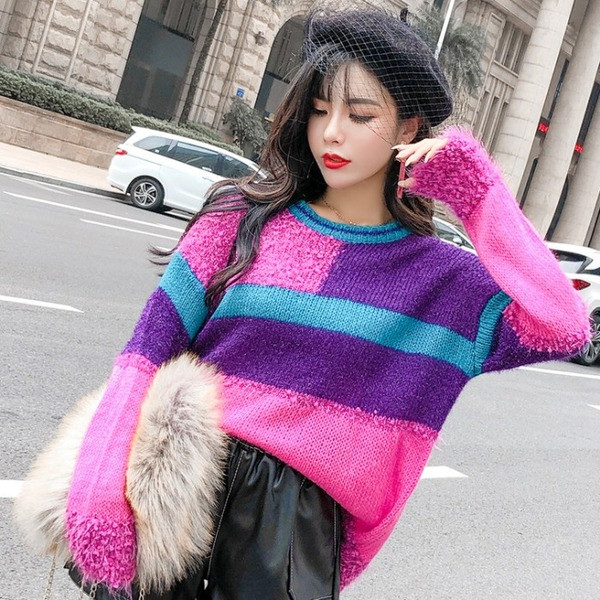 Pulover larg modern, cu mâneci lungi și decolteu oval