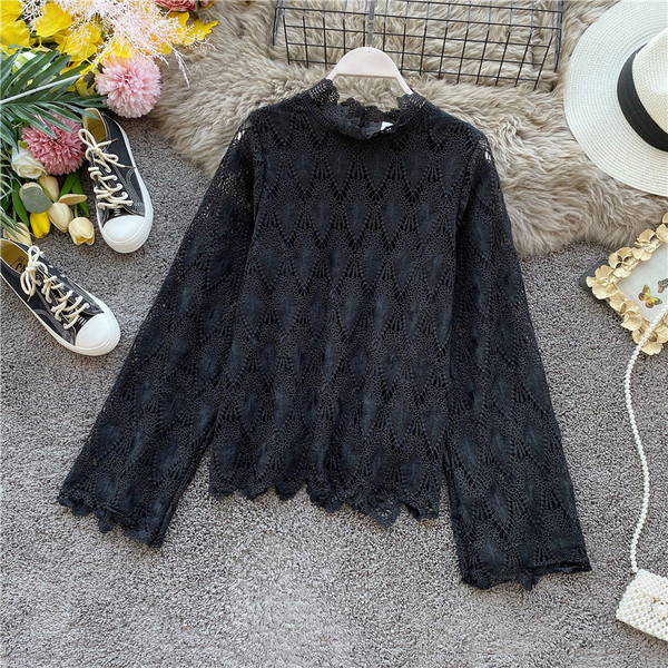 Bluză de damă din dantelă cu guler jos și mâneci lungi