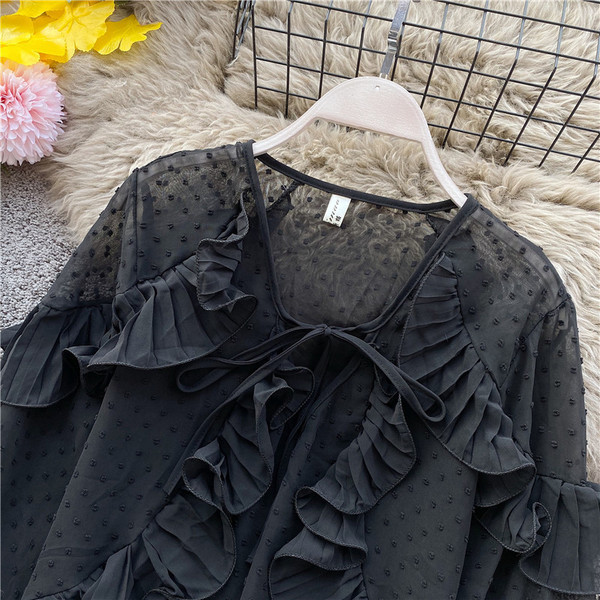 Cămașă modernă de damă cu cravate și bucle de șifon în alb și negru