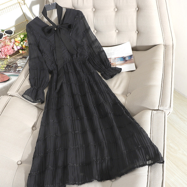 Rochie de damă plisată cu decolteu în V și până la genunchi