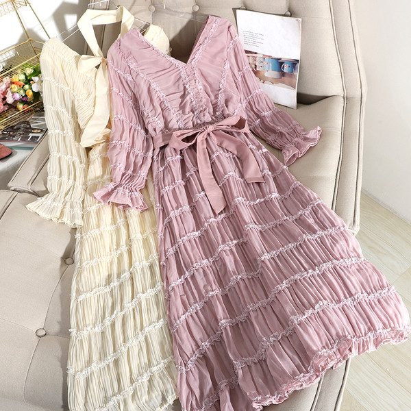 Rochie de damă plisată cu decolteu în V și până la genunchi