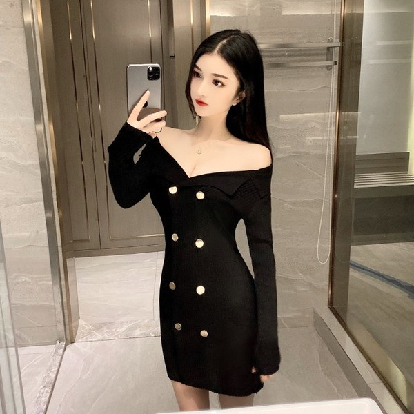 Rochie moderna de dama cu decolteu spitz, nasturi si maneci lungi - stil retro