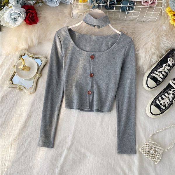 Bluză scurtă de damă modernă cu nasturi și decolteu oval în roșu, gri și alb-negru