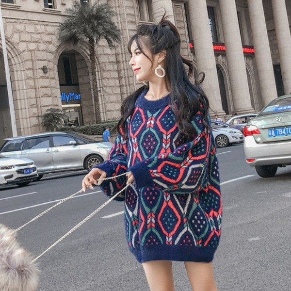 Pulover de dama modern cu decolteu rotund si model in albastru si roz