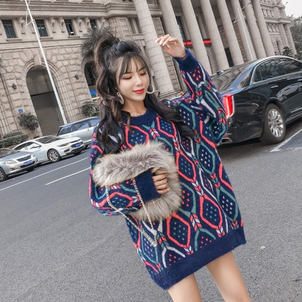 Pulover de dama modern cu decolteu rotund si model in albastru si roz