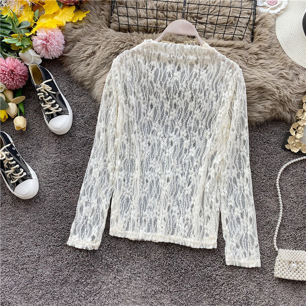 Bluză de damă modernă din dantelă cu mâneci lungi în bej, alb și negru