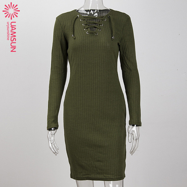 Rochie scurtă tricotată de damă, lejer, cu cravate în alb, roșu, verde și negru