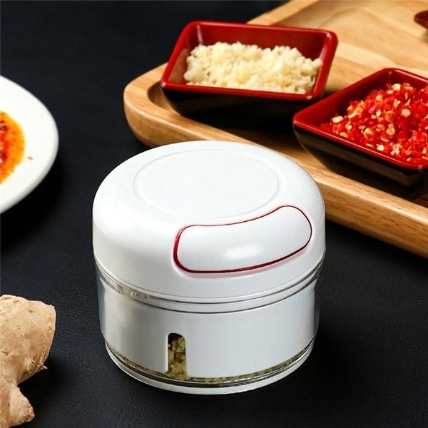 Tocator de mana mic cu o capacitate de 170 ml potrivit pentru usturoi, nuci si legume mici in alb