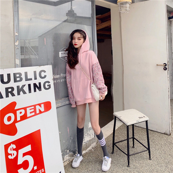 Hanorac de damă cu glugă și buzunar - un model larg în roz