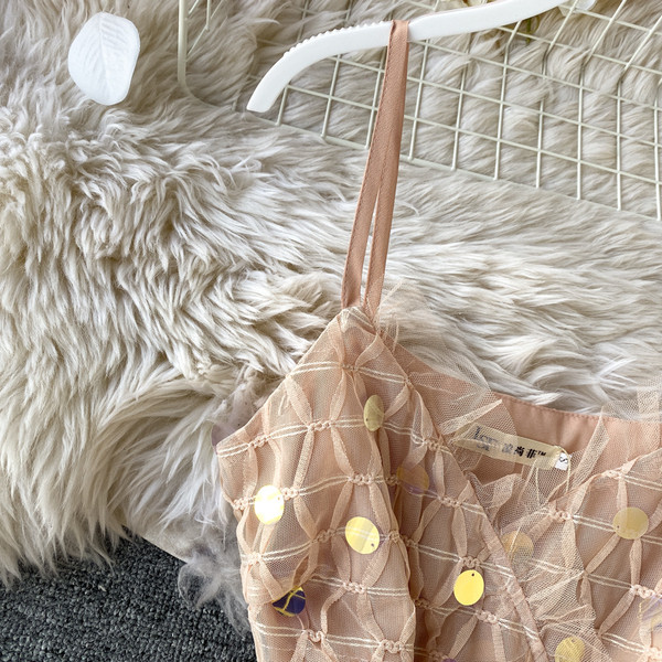 Rochie moderna de dama cu paiete si bretele subtiri in bej