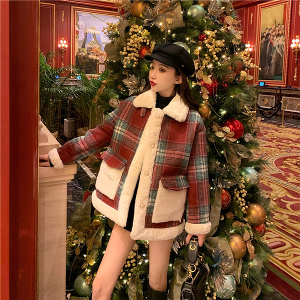 Palton de iarnă strâmt în carouri, cu nasturi și buzunare