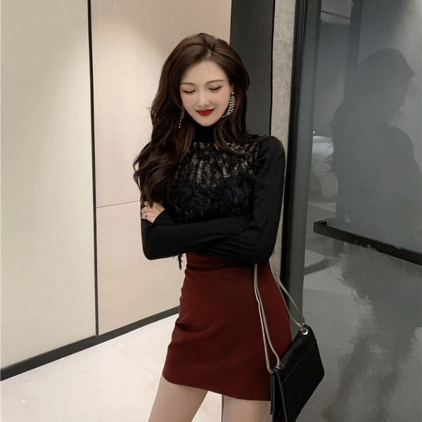 Bluză modernă, cu guler polo și franjuri, în alb și negru