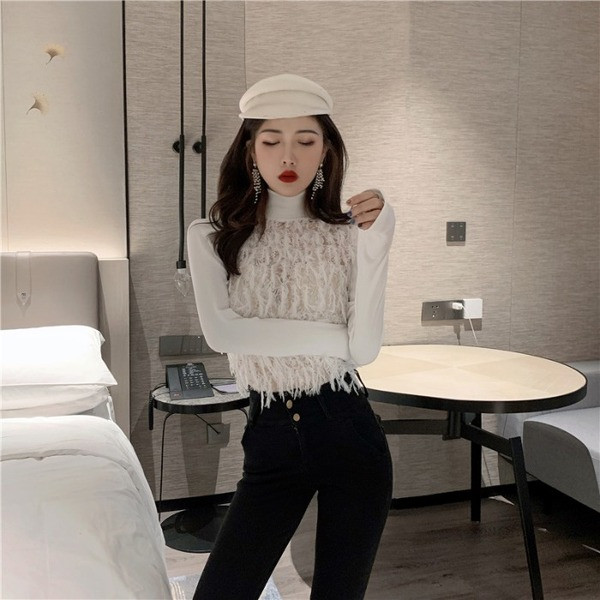 Bluză modernă, cu guler polo și franjuri, în alb și negru