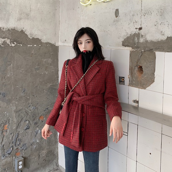 Palton de primavara-toamna in carouri cu curea de culoare visiniu