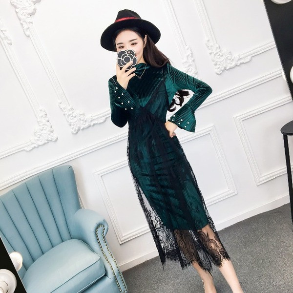 Rochie elegantă de damă cu mâneci lotus, dantelă și perle în verde