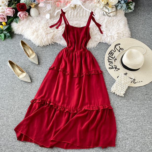 Rochie moderna de dama cu bretele subtiri in model croiat de culoare rosie