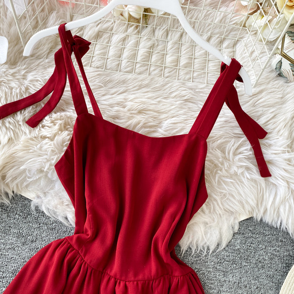 Rochie moderna de dama cu bretele subtiri in model croiat de culoare rosie