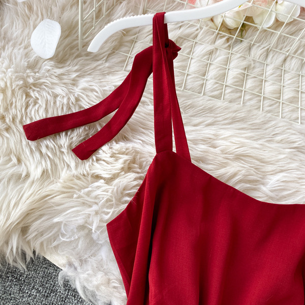 Rochie moderna de dama cu bretele subtiri in model croiat de culoare rosie