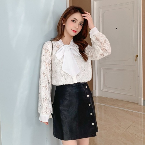 Cămașă modernă de damă din dantelă cu nasturi și cravate