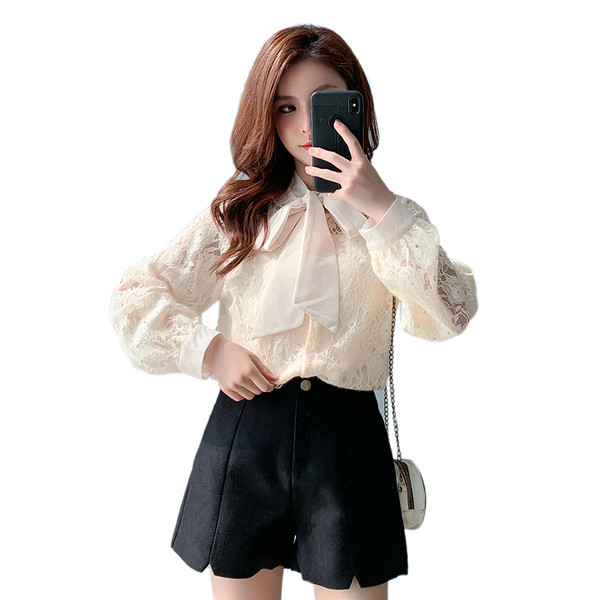 Cămașă modernă de damă din dantelă cu nasturi și cravate