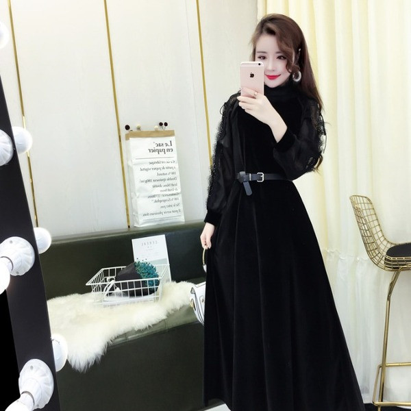 Rochie modernă de damă cu curea și mâneci lungi de catifea de culoare neagră