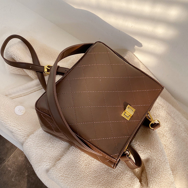 Geanta de dama din piele cu maner lung in negru, maro, visiniu si alb