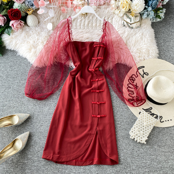 Rochie moderna de dama cu maneci din tul de culoare rosie