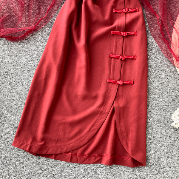 Rochie moderna de dama cu maneci din tul de culoare rosie