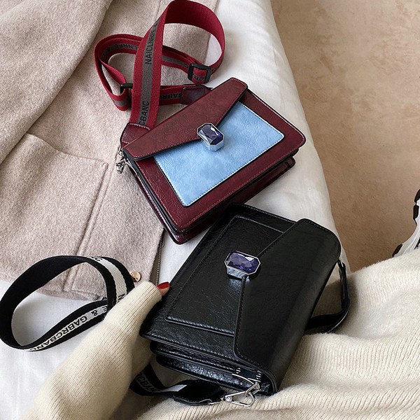 Geanta de dama din piele cu maner lung si inchidere metalica