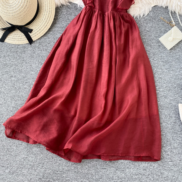 Rochie de dama moderna decupata model cu bretele si decolteu patrat in visiniu