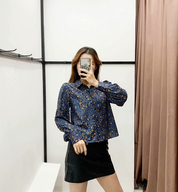 Camasa de dama toamna-iarna cu guler clasic si nasturi cu imprimeu albastru si floral