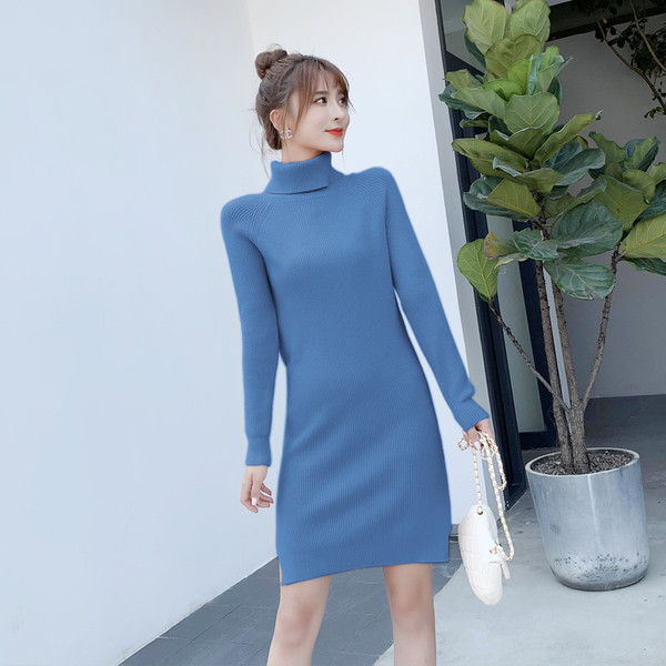 Rochie de iarna de dama tricotata cu guler inalt in culoarea piersicii, bej, albastru si negru