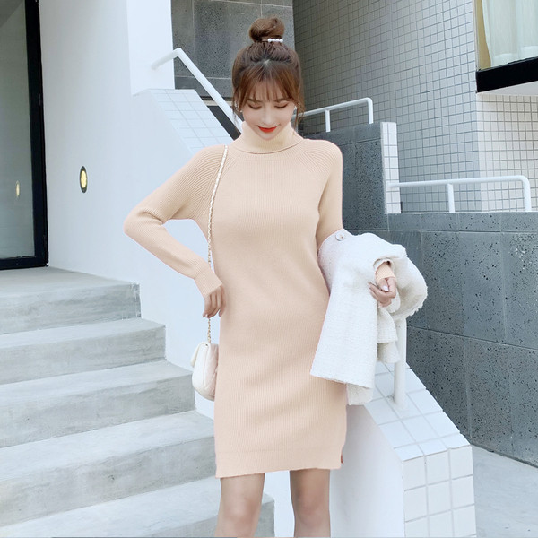 Rochie de iarna de dama tricotata cu guler inalt in culoarea piersicii, bej, albastru si negru