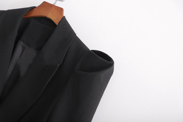 Jachetă modernă de toamnă de culoare neagră, cu mâneci bufante, decolteu adânc și curea