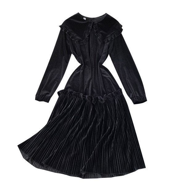 Rochie de dama eleganta din catifea neagra cu maneci lungi - model croiat