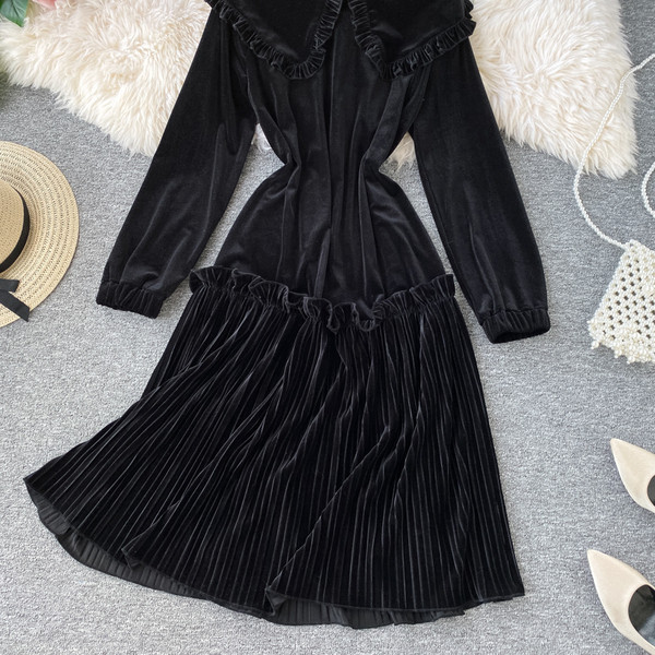 Rochie de dama eleganta din catifea neagra cu maneci lungi - model croiat