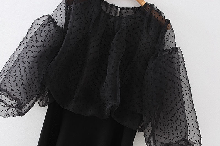 Rochie scurtă de damă cu mâneci bufante din tul de culoare neagră