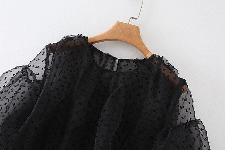 Rochie scurtă de damă cu mâneci bufante din tul de culoare neagră