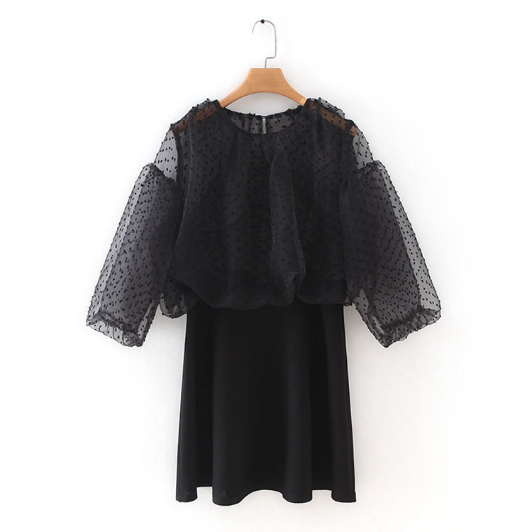 Rochie scurtă de damă cu mâneci bufante din tul de culoare neagră