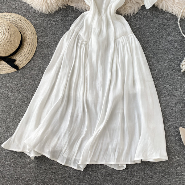 Rochie modernă de damă cu mâneci scurte și decolteu barcă în alb