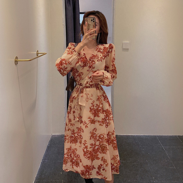 Rochie de dama jacquard cu decolteu spitz, curea si motive florale