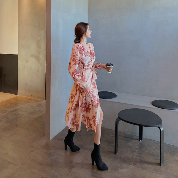 Rochie de dama jacquard cu decolteu spitz, curea si motive florale