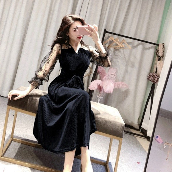 Rochie elegantă de damă, cu curea, decolteu spitz și mâneci din tul, în negru și verde