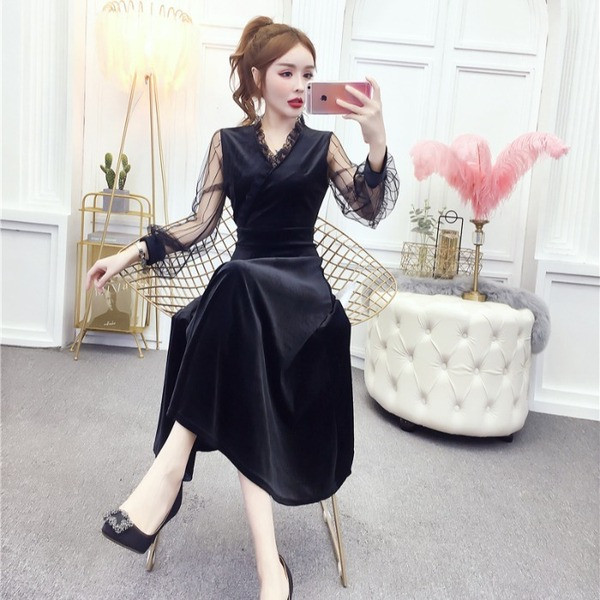 Rochie formală de damă cu decolteu spitz și mâneci cu sigiliu în negru