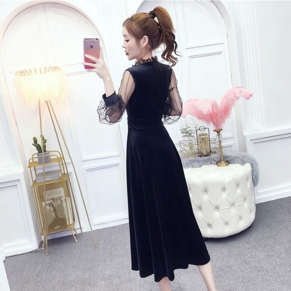 Rochie formală de damă cu decolteu spitz și mâneci cu sigiliu în negru