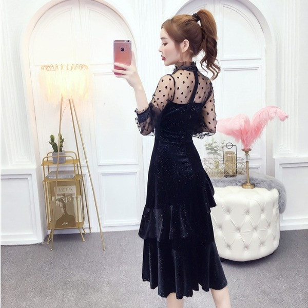 Model decupat de rochie de dama din catifea cu maneci din tul de culoare neagra